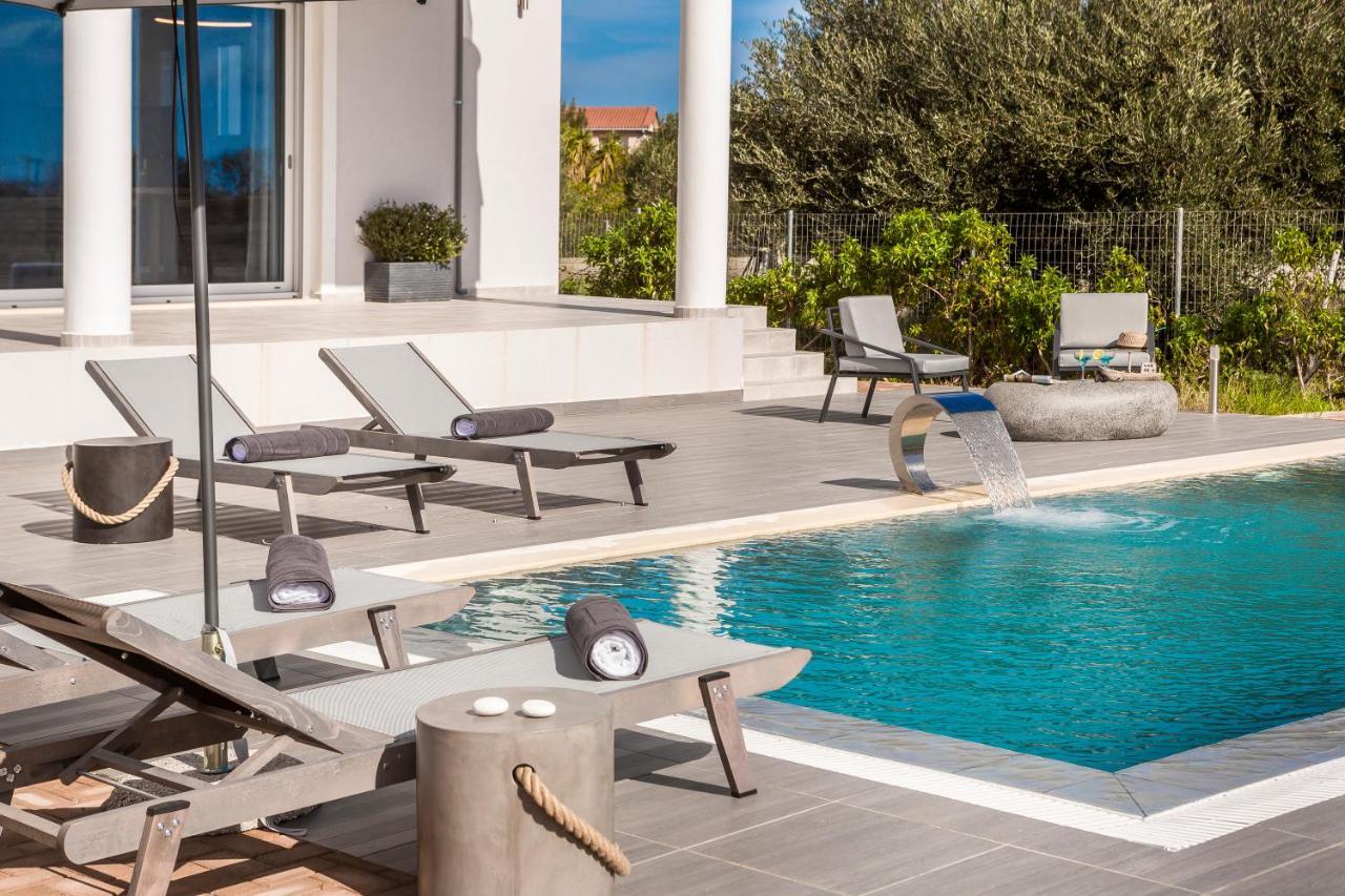Artemon New Luxury Villa *