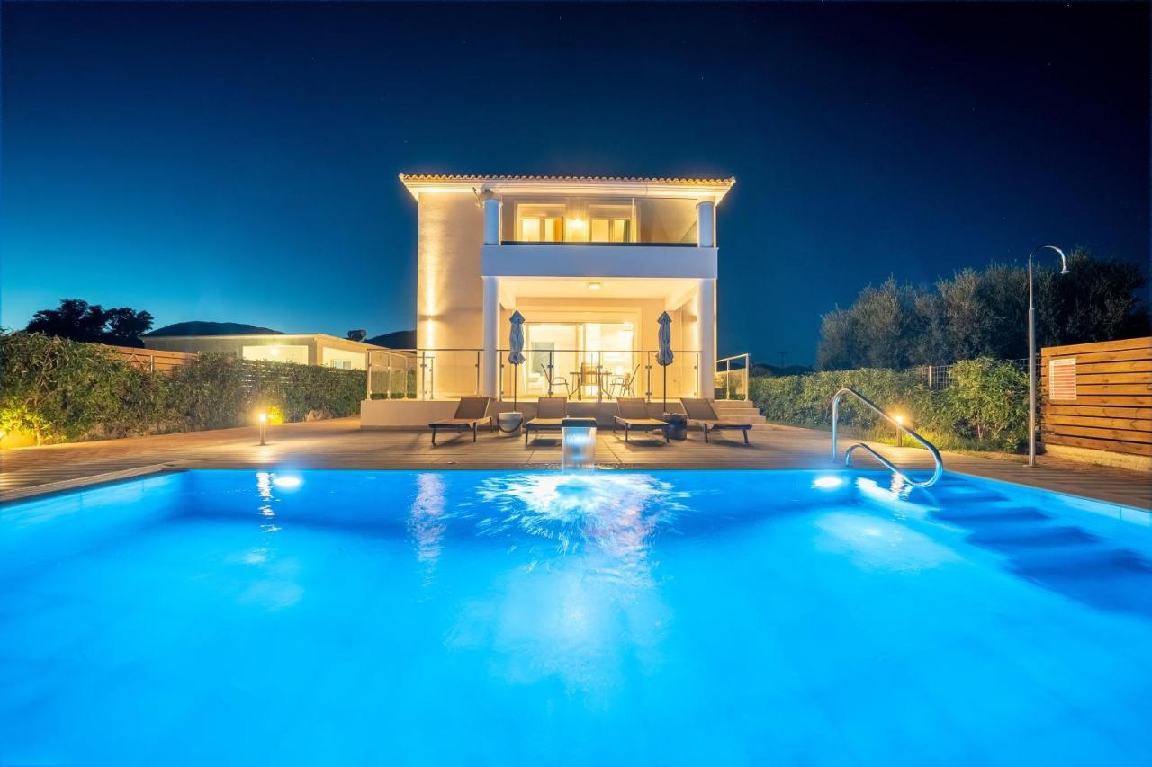 Artemon New Luxury Villa *